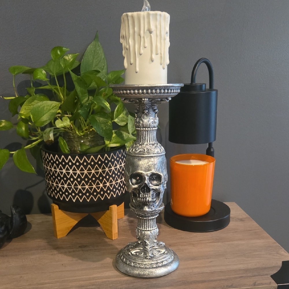 Silver Skull Candle Holder, LIGHTS UP